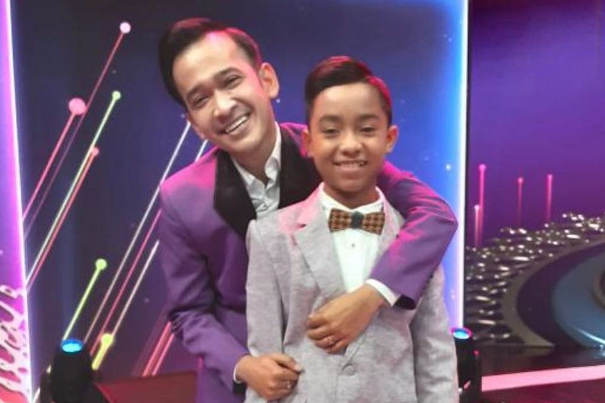 Ruben Onsu dan Betrand Peto Jalani Tradisi Nyekar Jelang Ramadan