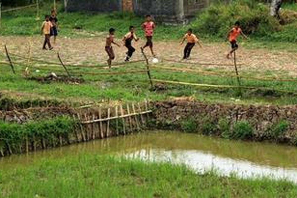 Dengan membeli tanah, membangun, memugar dan menjual properti, para investor properti akan mendapatkan nilai tambah dari harga mentah yang telah dikembangkan saat membeli.