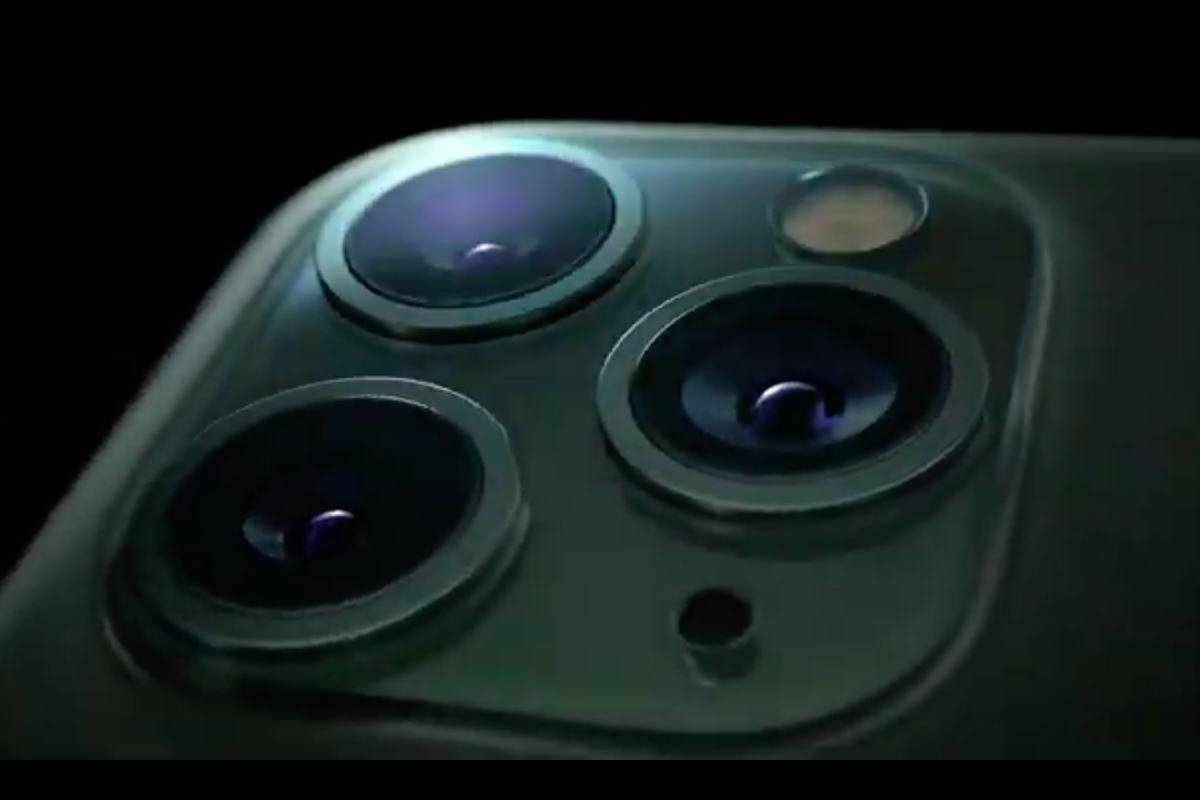 Tiga kamera di punggung iPhone 11 Pro