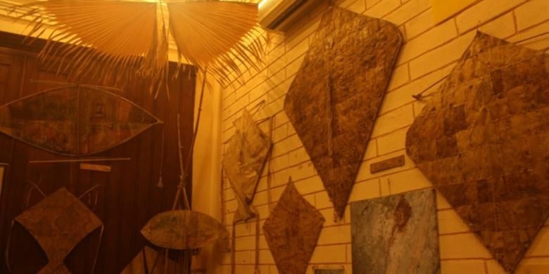 Replika layang-layang dari daun gadung khas Pulau Muna, Sulawesi Tenggara yang dipajang di Museum Layang-Layang, Jakarta.