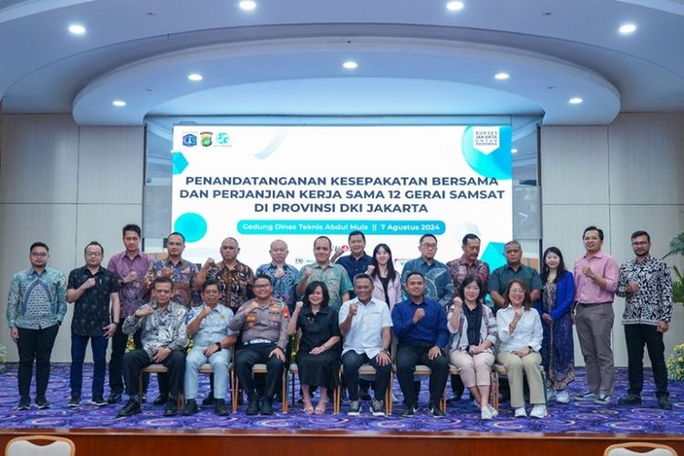 Pemerintah Provinsi DKI Jakarta melakukan penandatanganan kesepakatan bersama (KB) dan perjanjian kerja sama (PKS) dengan 12 gerai samsat di Aula Badan Pendapatan Daerah, Jakarta, Rabu (7/8/2024). 
