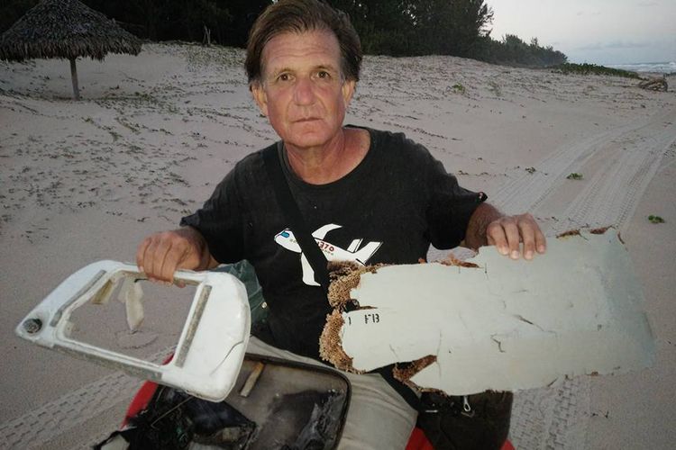 Blaine Gibson, pria Australia yang melacak puing pertama dari maskapai Malaysia Airline MH370 yang hilang pada 2014, mengaku telah dibombardir ancaman pembunuhan.