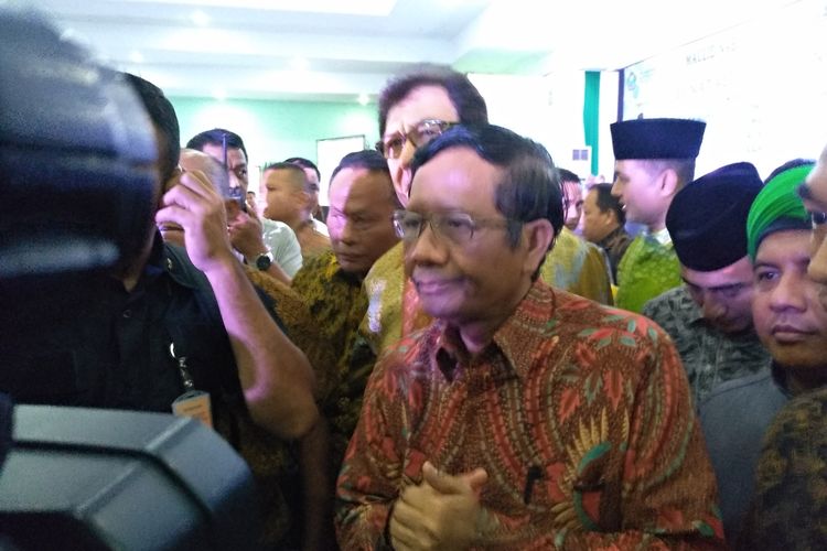 Menko Polhukam Mahfud MD di Medan, Selasa (26/11/2019) menyebut bahwa ideologi Pancasila harus sampai ke kamar rumput, sebagaimana pesan presiden.