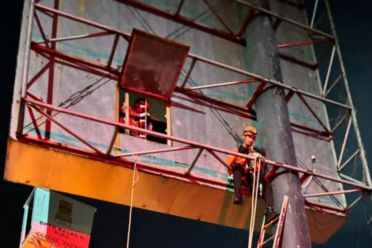 Tragedi di Dalam Neon Box: Pria Tewas Kesetrum di Riau