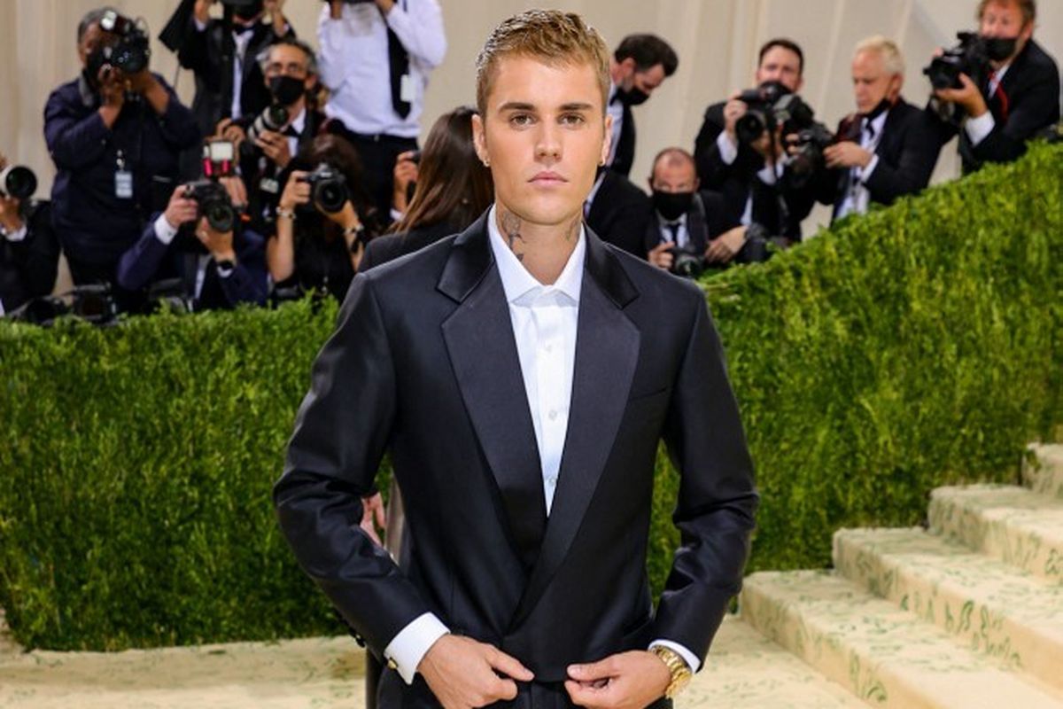 Penyanyi Justin Bieber menghadiri The 2021 Met Gala Celebrating In America: A Lexicon Of Fashion at Metropolitan Museum of Art yang dilangsungkan di New York City pada 13 September 2021. 