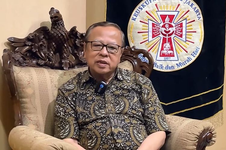 Uskup Agung Jakarta, Kardinal Ignasius Suharyo saat melakukan wawancara dengan Kompas.com di Jakarta, Selasa (18/6/2024).