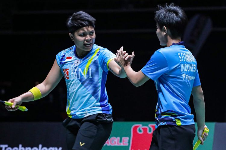 Apriyani Rahayu/Siti Fadia Silva Ramadhanti menjadi juara Singapore Open 2022 setelah mengalahkan Zhang Shu Xian/Zheng Yu (China) di Singapore Indoor Stadium, Minggu (17/7/2022). Apriyani/Fadia selanjutnya dijadwalkan bertanding di Chinese Taipei Open, 19-24 Juli 2022. 