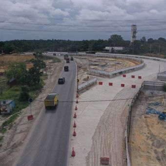 PT Hutama Karya (Persero) akan melakukan pengaturan lalu lintas berupa pengalihan jalur sementara (detour) di Jalan Ruas Sp Palas-Bts Kota Pekanbaru KM 17+500. Ini sehubungan dengan kelanjutan proyek Jembatan Overpass STA 203+279 di Tol Lingkar Pekanbaru yang menghubungkan Pekanbaru menuju Minas.