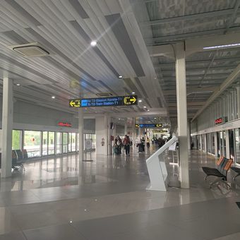 Shelter kalayang atau skyride di Terminal 3 Soekarno-Hatta Tangerang.