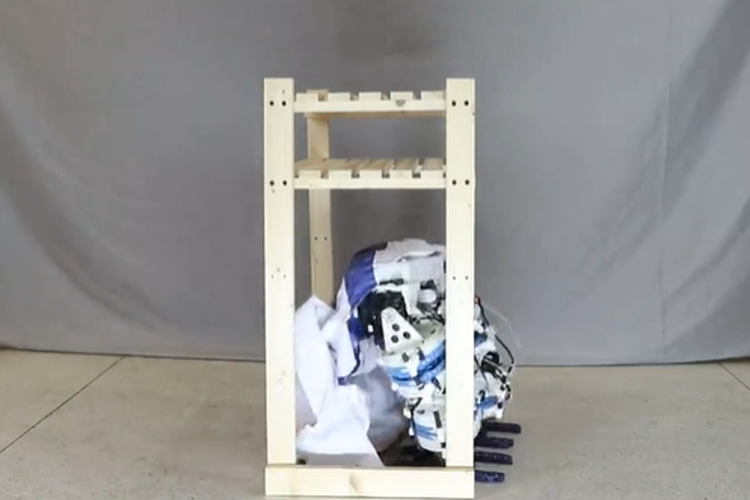 Robot GrowHR yang bisa menyusut dan masuk ke ruang sempit.