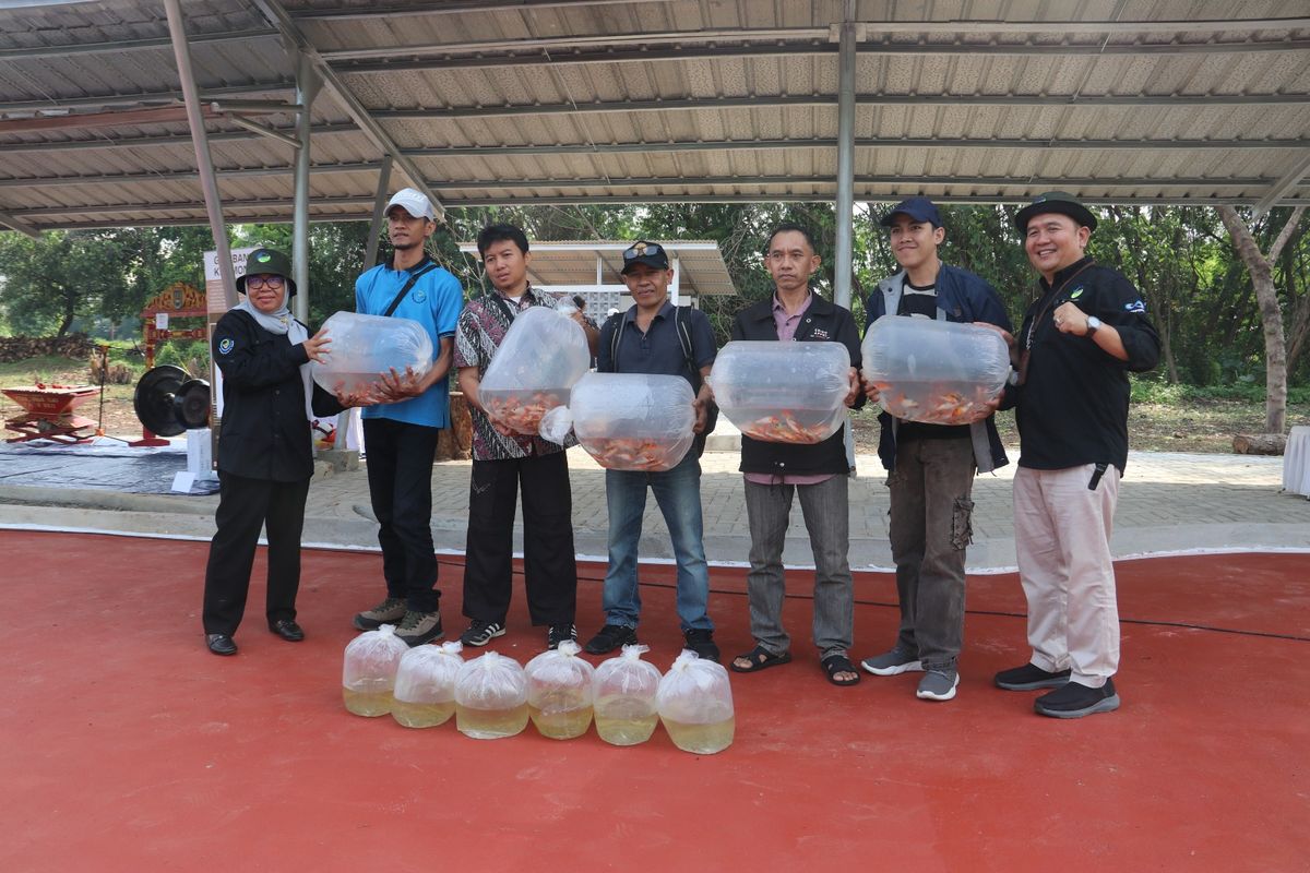 Kementerian KP melalui BPSDM menggelar kegiatan Ikan Hias dan Maggot (IMAGO) FAIR 2023 sebagai salah satu ekspose Program Smart Fisheries Village pada 6-7 Desember 2023 di Balai Riset Budidaya Ikan Hias Depok, Jawa Barat.