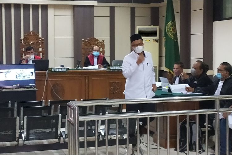 Saat Rektor UIN Walisongo Semarang, Imam Taufiq menjadi saksi di Pengadilan Tipikor Semarang. Senin (29/8/2022)