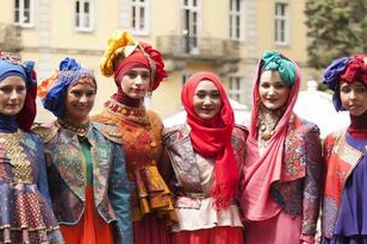 Dian Pelangi saat fashion show di kastil Buckerburg, Jerman.