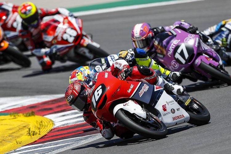 Pebalap asal Indonesia Mario Suryo Aji saat tampil pada balapan FIM CEV Moto3 Junior World Championship Portugal di Sirkuit Algarve, Portimao, Minggu (4/7/2021) malam WIB.