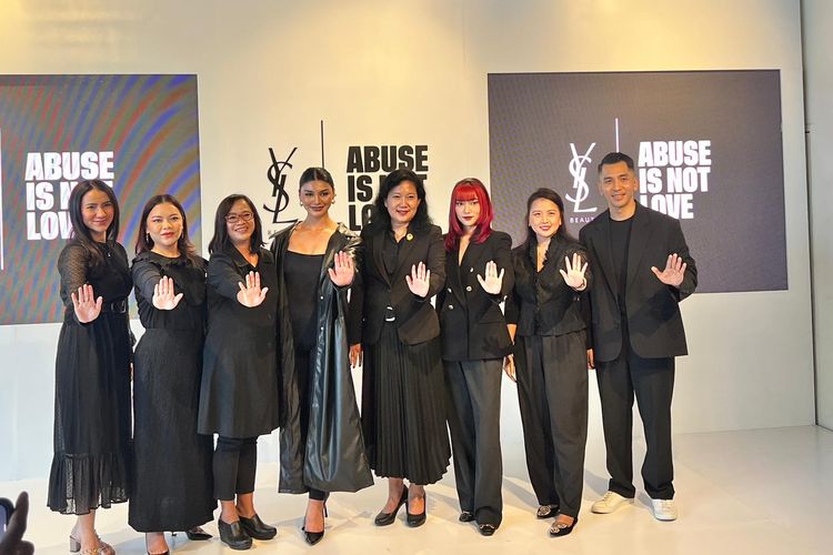 peluncuran kampanye ?Abuse is Not Love? kolaborasi YSL Beaute dan Yayasan Pulih yang digelar di Jakarta Selatan, Selasa (27/7/2023)