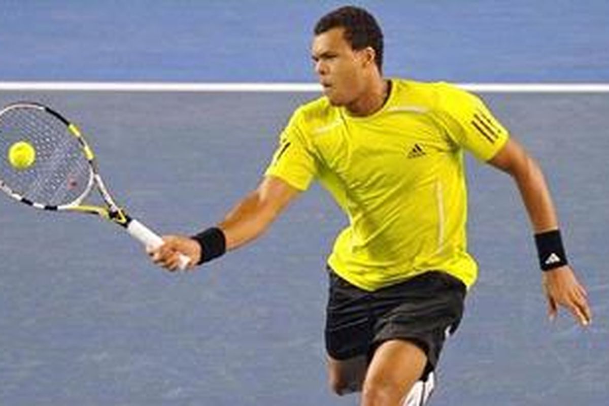 Jo-Wilfried Tsonga, melangkah ke semifinal Australia Terbuka usai kalahkan Novak Djokovic di perempat final, Rabu (27/1/10).