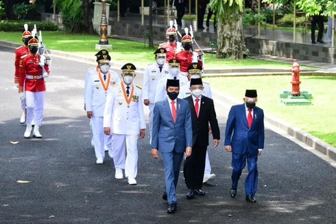 Tiba di Kepri, Ansar Ahmad dan Marlin Langsung Ikut Tepuk Tepung Tawar