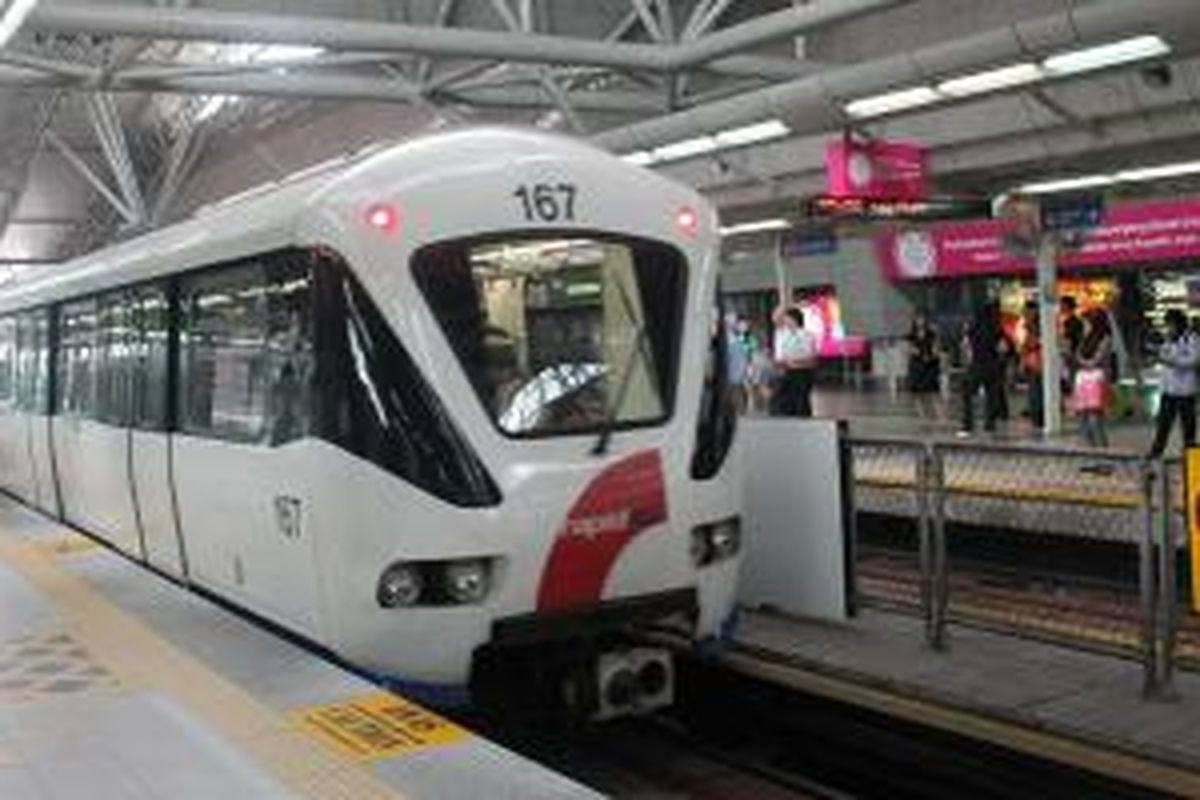 MRT merupakan transportasi umum yang mudah dan murah di Kuala Lumpur.