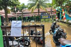 Halaman Sekolah Dasar di Grogol Terendam Banjir, Kegiatan Belajar Diliburkan