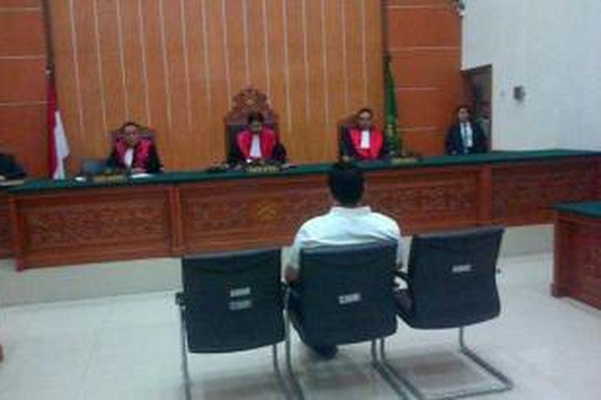 Terdakwa Freddy Budiman divonis hukuman mati dalam persidangan di Pengadilan Negeri Jakarta Barat, Senin (15/7/2013). Freddy terbukti menjadi pengedar jutaan butir ekstasi ke berbagai daerah.