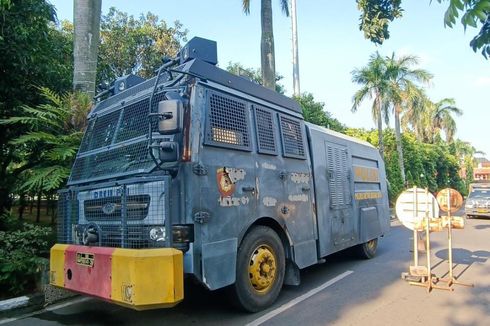 Mahasiswa Geruduk Gedung Pemkot Bekasi, Polisi Siagakan Mobil Water Cannon