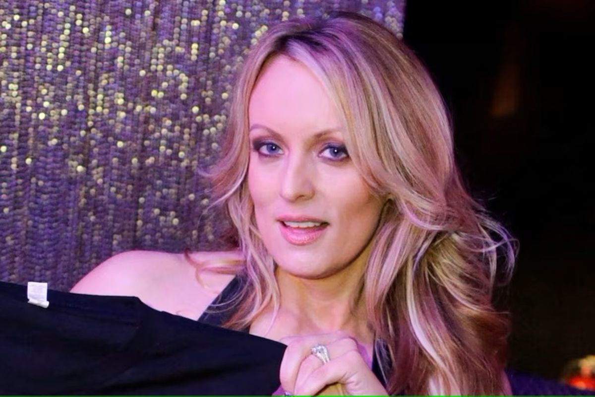Stormy Daniels, bintang film dewasa yang menjadi sentral kasus pidana yang menjerat Donald Trump.