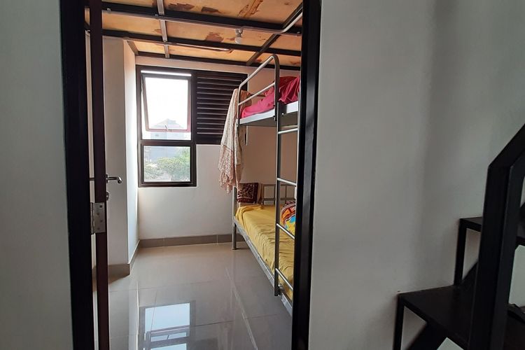 Ini penampakan kamar tidur Kampung Susun Produktif Tumbuh Cakung di Jalan Kavling DPR Kampung Pulo Jahe, Jatinegara, Cakung, Jakarta Timur, yang diresmikan oleh Gubernur DKI Jakarta Anies Baswedan pada Kamis (25/8/2022).