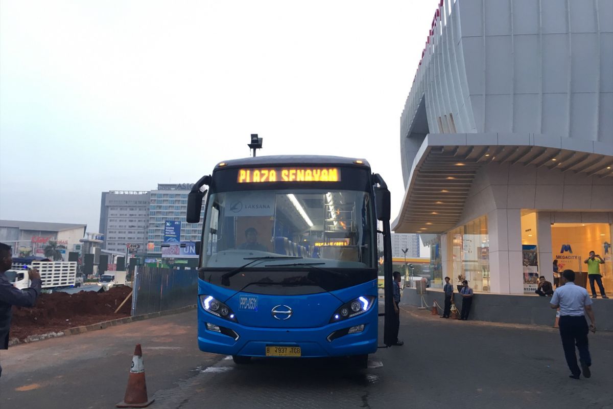 Bus Transjabodetabek Premium rute Mega Bekasi City ke Plaza Senayan diuji coba, Kamis (7/9/2017).