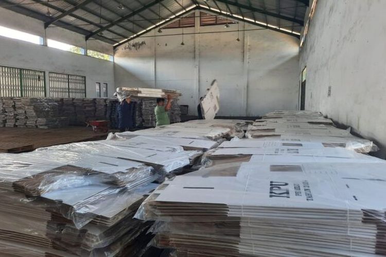 Gudang Logistik KPU Kabupaten Situbondo di Jalan Basuki Rahmat, Kecamatan Panji, Kabupaten Situbondo, Provinsi Jawa Timur.