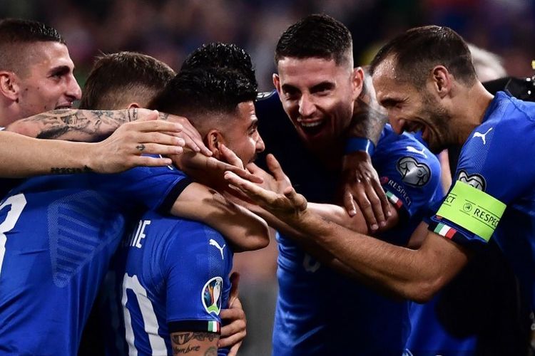 Lorenzo Insigne merayakan gol bersama rekan-rekannya pada pertandingan Italia vs Bosnia-Herzegovina dalam lanjutan kualifikasi Euro 2020 di Stadion Allianz, Turin, 11 Juni 2019. 
