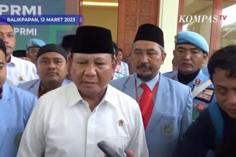 Menteri Pertahanan Prabowo Subianto dinobatkan menjadi tokoh santri oleh Badan Komunikasi Pemuda Remaja Masjid Indonesia (BKPRMI).  Penobatan itu dilaksanakan saat Prabowo menghadiri Rapimnas BKPRMI sekaligus wisuda 3.000 santri di Islamic Center Balikpapan, Kalimantan Timur, Minggu (12/3/2023).