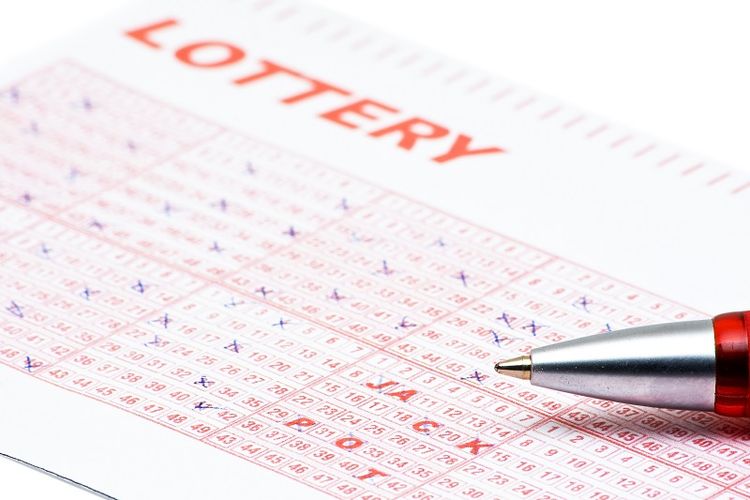 Ilustrasi tiket lotre, mengenal apa itu lotre dan kenapa lotre tidak dilarang di Amerika Serikat. Semua lotre di AS dioperasikan oleh pemerintah negara bagian dan tidak boleh dibuat oleh pihak swasta untuk tujuan komersial.