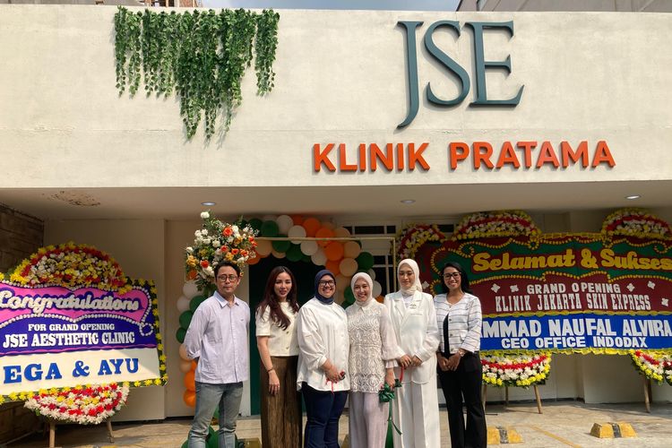 Grand opening klinik kecantikan dan gigi Jakarta Skin Express (JSE) Aesthetic di Jalan Mangga Besar IV/I, Taman Sari, Jakarta Barat, Rabu (2/7/2025).