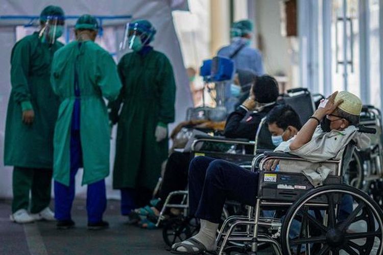 Fasilitas kesehatan di Indonesia banyak yang mengalami kelebihan kapasitas sehingga sulit menampung pasien Covid-19.