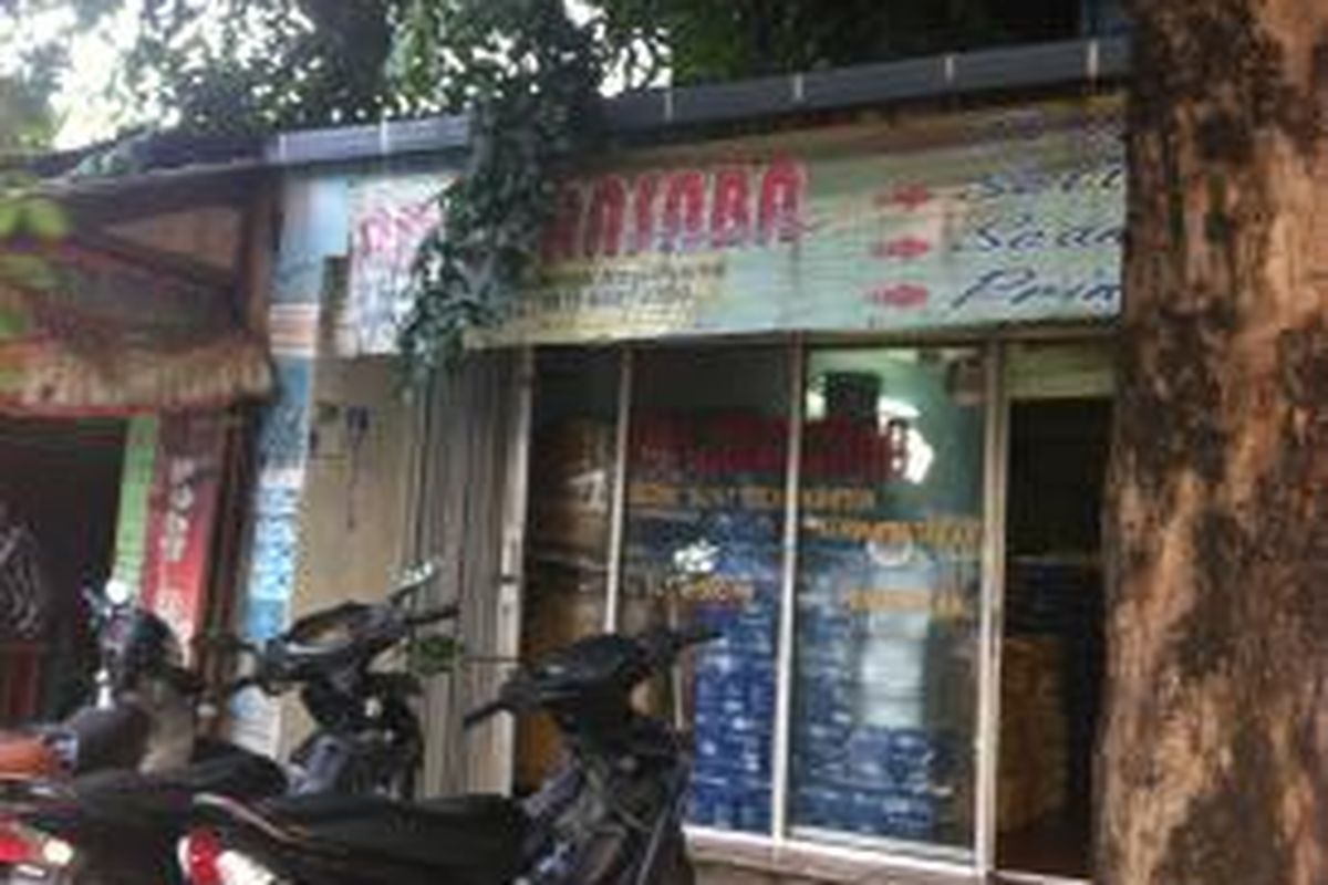 PT Frislianmar Masyur Mandiri di Jalan Pramuka Nomor 19A, Matraman, Jakarta Timur itu ternyata adalah toko percetakan dan fotokopi.
