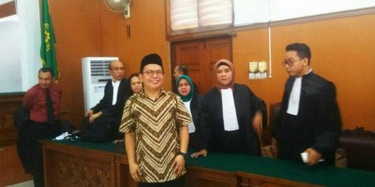 Aktivis Jamran menjalani sidang putusan kasus UU ITE di Pengadilan Negeri Jakarta Selatan, Senin (5/6/2017).