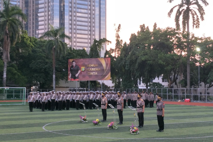 Upacara pelantikan dan serah terima jabatan Direktur Lalu Lintas (Dirlantas) dan Kepala Bidang Kedokteran dan Kesehatan (Kabiddokkes) Polda Metro Jaya, Kamis (14/7/2022) di Lapangan Presisi Polda Metro Jaya.