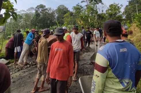 Cerita Warga Desa di Jepara Iuran Perbaiki Jalan Kabupaten yang Rusak Parah Bertahun-tahun