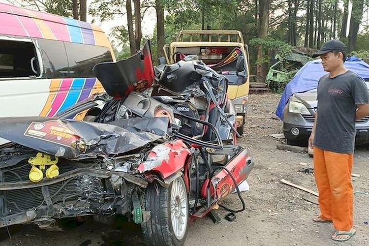 Kondisi mobil Mitsubishi Lancer yang terlibat kecelakaan di Ruas Jalan Tol Cipularang KM 93 B, tepatnya di wilayah Kecamatan Sukatani, Kabupaten Purwakarta, Jawa Barat pada Rabu (1/11/2023) malam. 