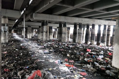 Kolong Tol Wiyoto Wiyono Penuh Sampah Lagi, Sudin LH: Itu Tanggung Jawab PPSU dan Pengelola Jalan Tol