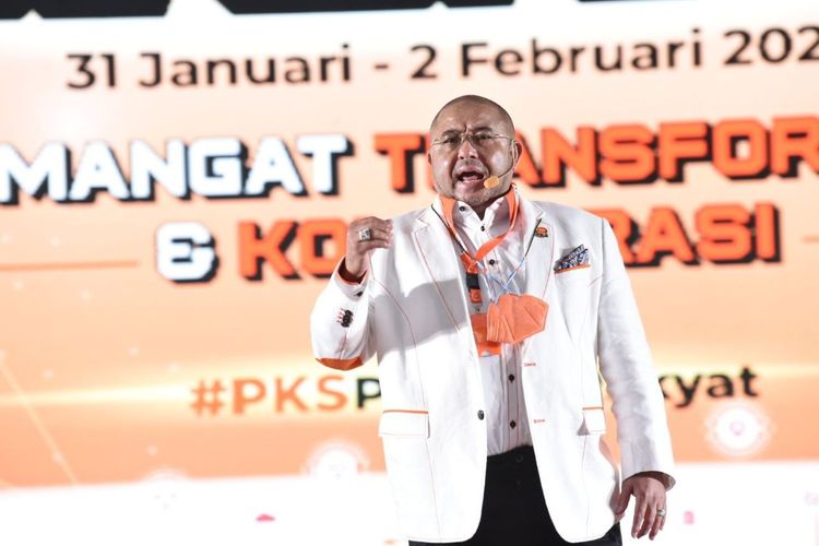 Sekretaris Jenderal Partai Keadilan Sejahtera Aboe Bakal Al-Habsyi menyampaikan sambutan dalam acara pemukaan Rapat Kerja Nasional PKS Tahun 2022 di Hotel Bidakara, Jakarta, Senin (31/1/2022).