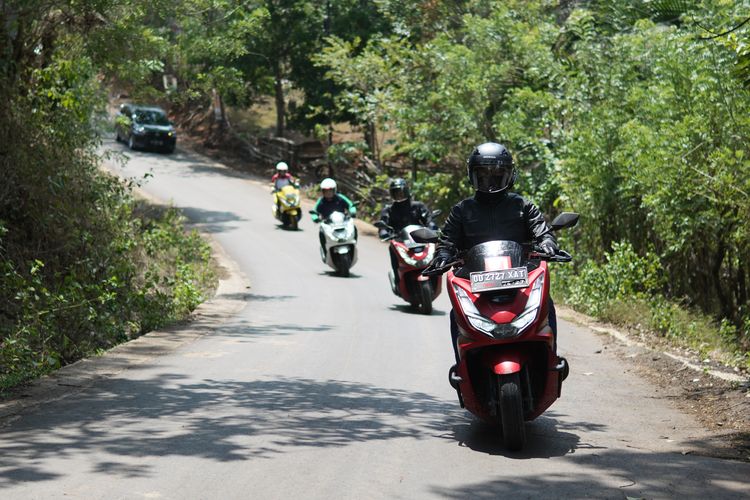 Loyalis Honda PCX 160 ramaikan HBD Makassar