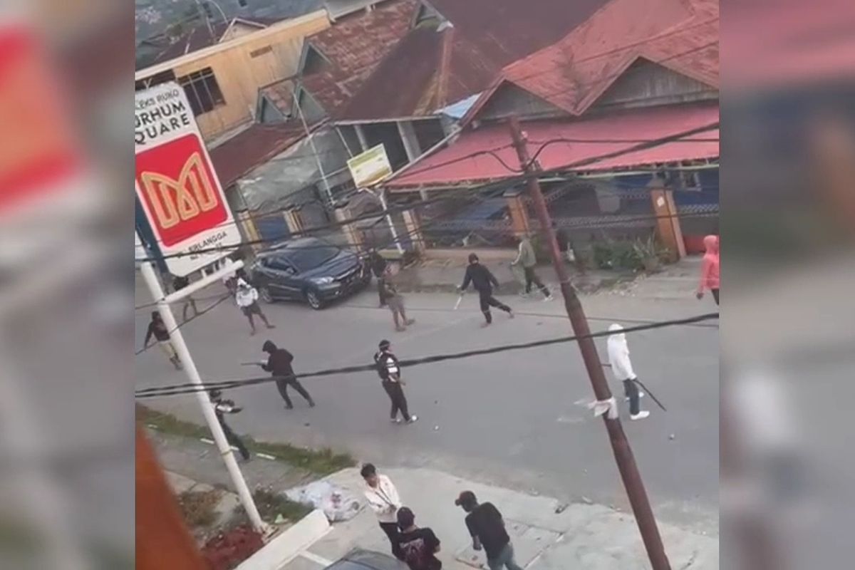 Tawuran Pemuda di Baubau