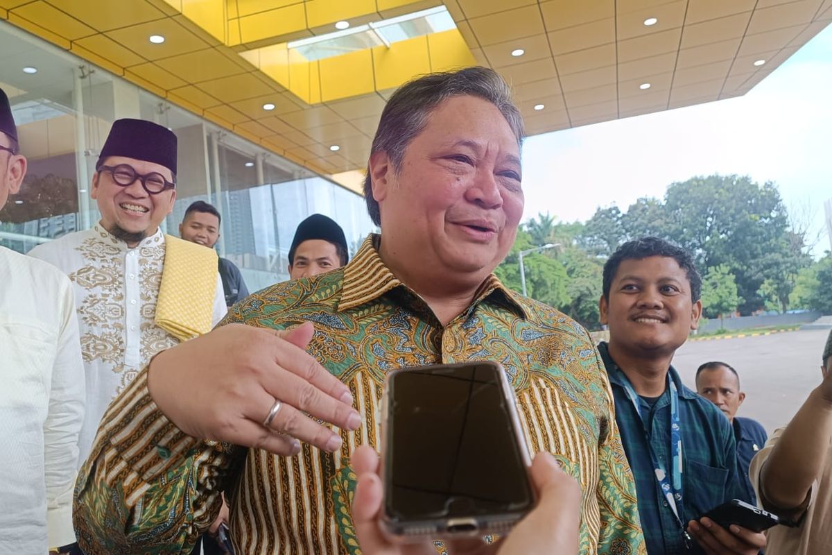 Ketua Umum DPP Partai Golkar Airlangga Hartarto di Kantor DPP Golkar, Palmerah, Jakarta Barat, Rabu (10/4/2024).