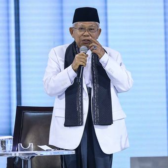 Calon wakil presiden nomor urut 01 Maruf Amin berbicara dalam debat ketiga Pilpres 2019 di Hotel Sultan, Jakarta, Minggu (17/3/2019) malam. Peserta debat ketiga kali ini adalah cawapres masing-masing paslon dengan tema yang diangkat adalah pendidikan, kesehatan, ketenagakerjaan, sosial, dan budaya.