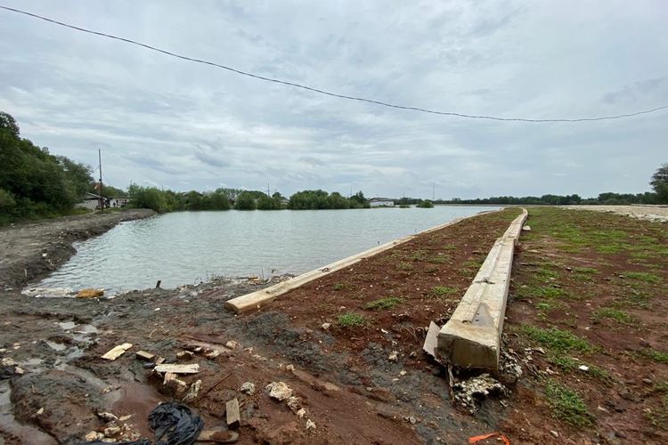 Waduk Retensi Marunda, Cilincing, Jakarta Utara pada Jumat (3/2/2023). Waduk ini disebut dapat mencegah banjir yang kerap melanda permukiman warga. 