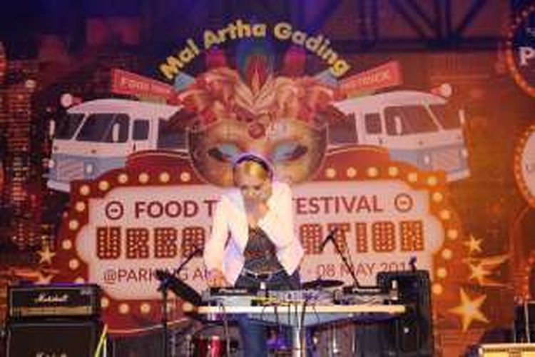 Penampilan DJ di Food Truck Festival, Mal Artha Gading, Jakarta