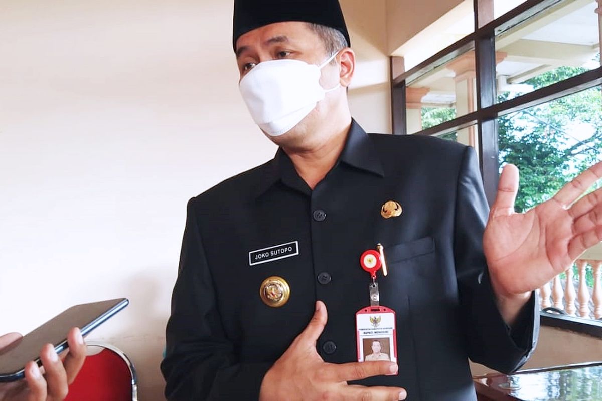Bupati Wonogiri Joko Sutopo meminta warga tidak lengah jalankan protokol kesehatan (prokes) meskipun Kabupaten Wonogiri sudah turun zona dari merah ke oranye.