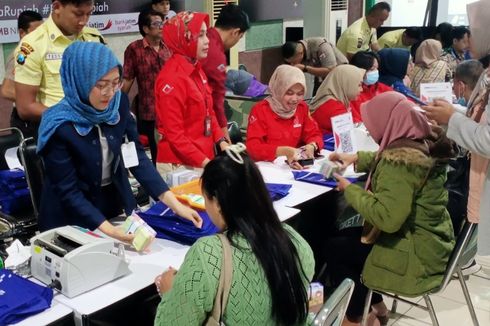 Ribuan Warga di Malang Antre Tukar Uang, Ada yang dari Pukul 4 Subuh