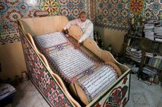Pria Mesir Garap Al Quran Terbesar Buatan Tangan 